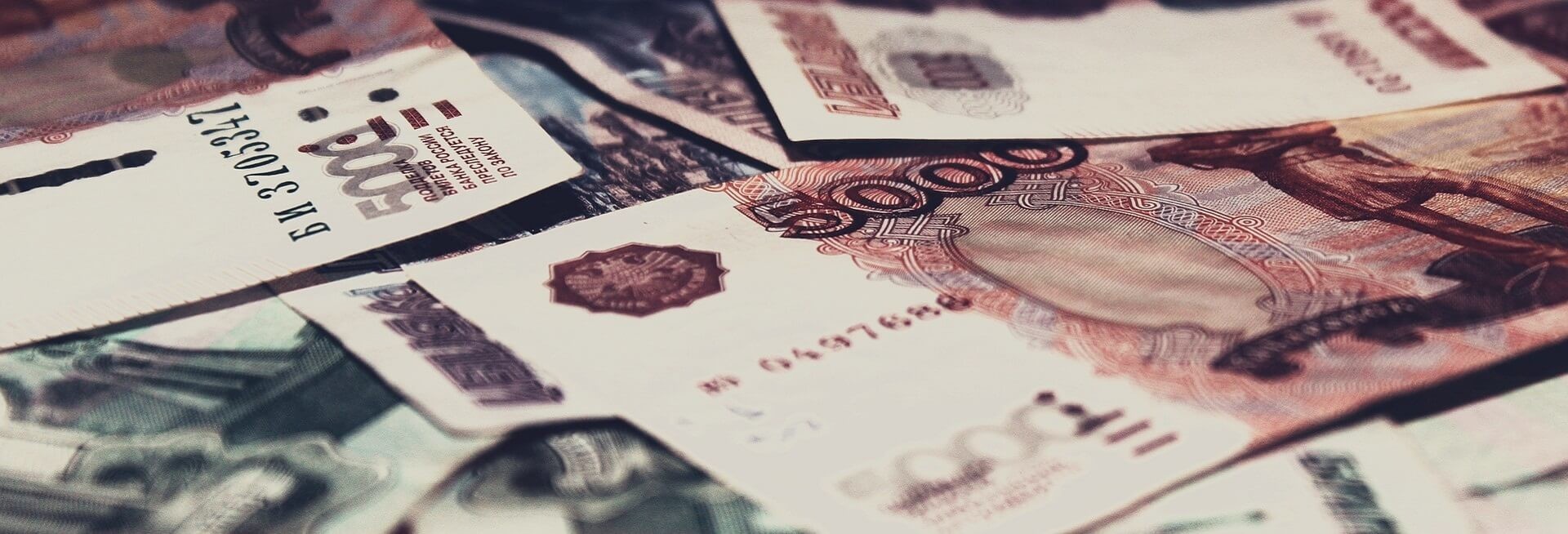 «По минимуму»: сколько платят на ребенка до 3 лет?